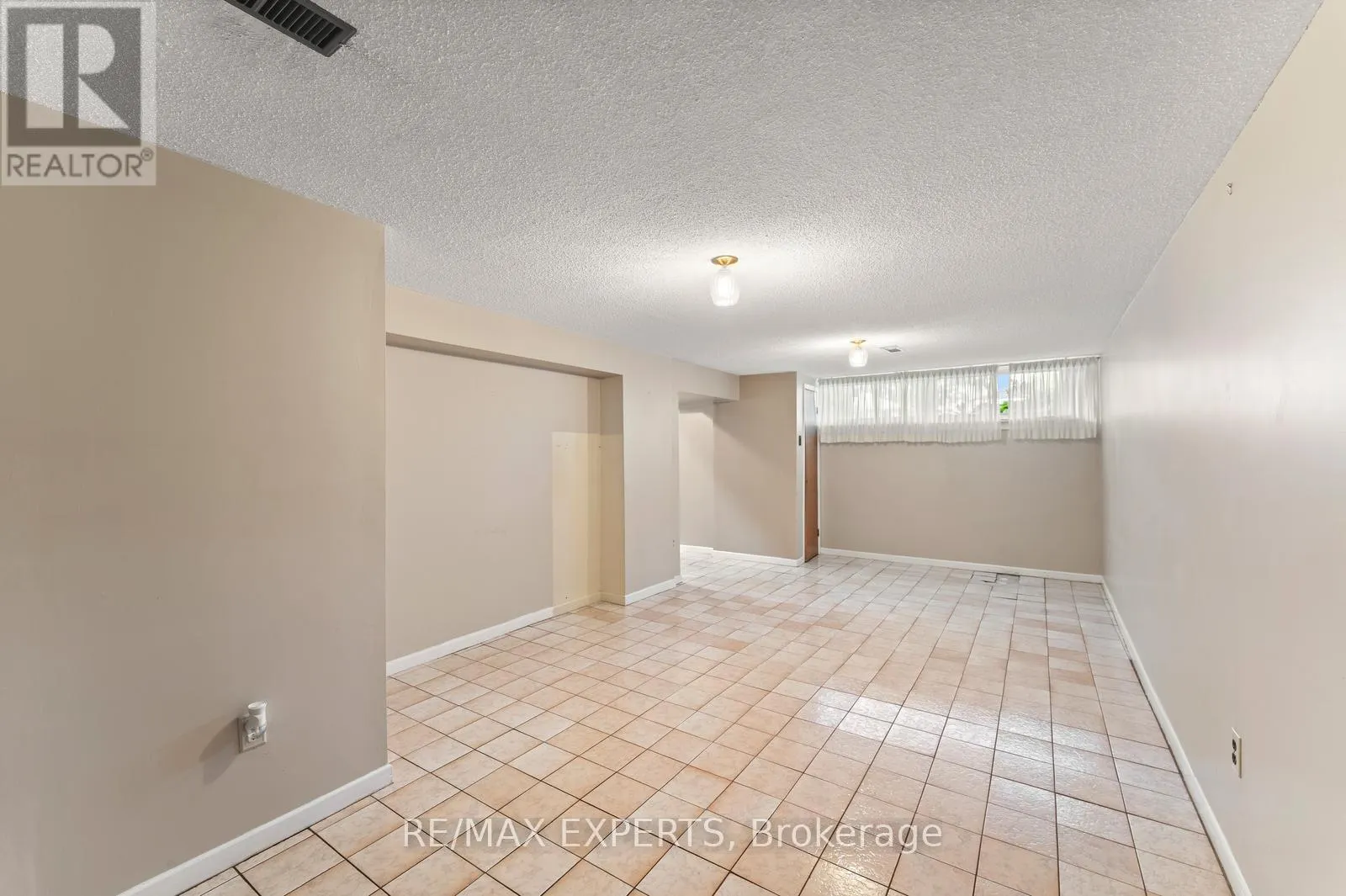 19 PETERDALE ROAD