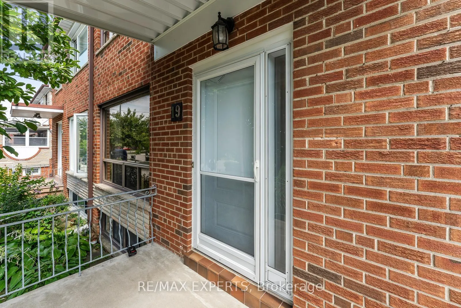 19 PETERDALE ROAD