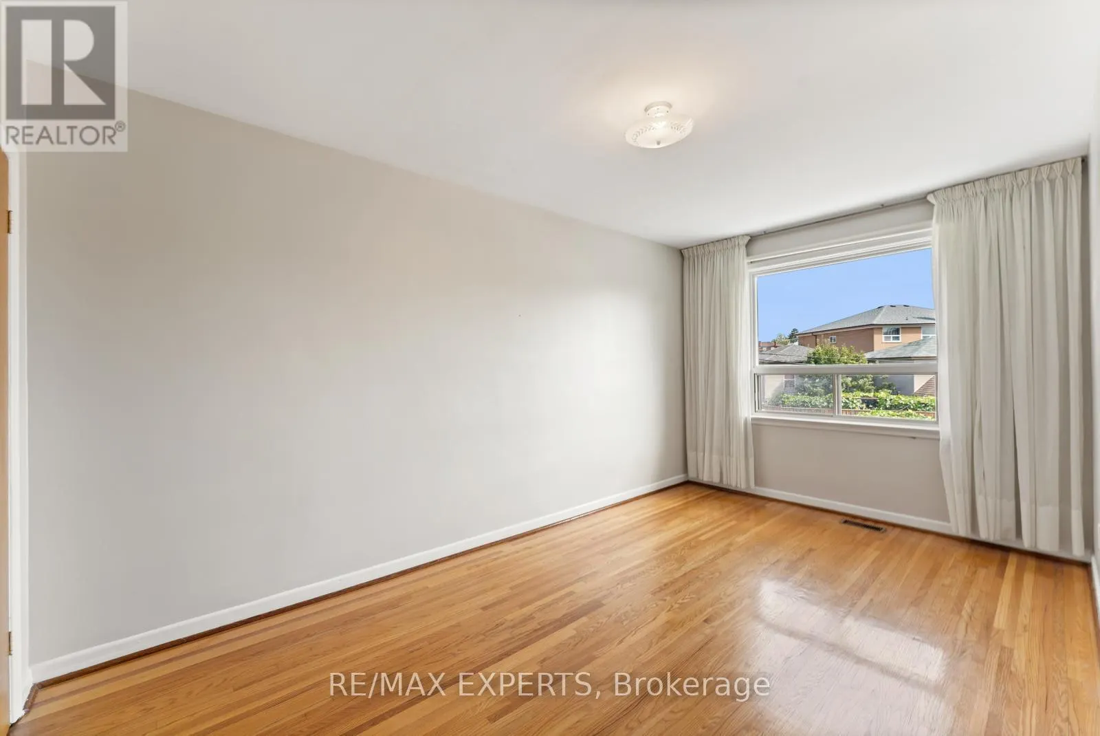 19 PETERDALE ROAD