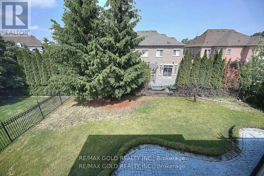 42 LOUVAIN DRIVE