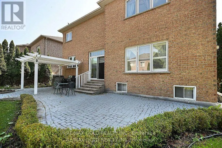 42 LOUVAIN DRIVE
