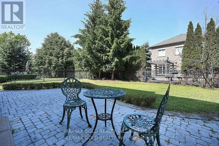 42 LOUVAIN DRIVE