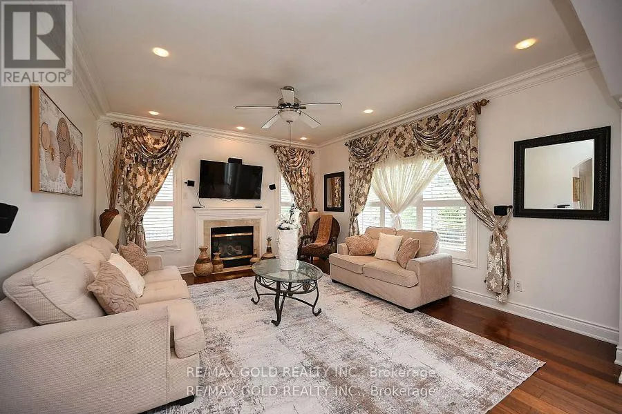42 LOUVAIN DRIVE