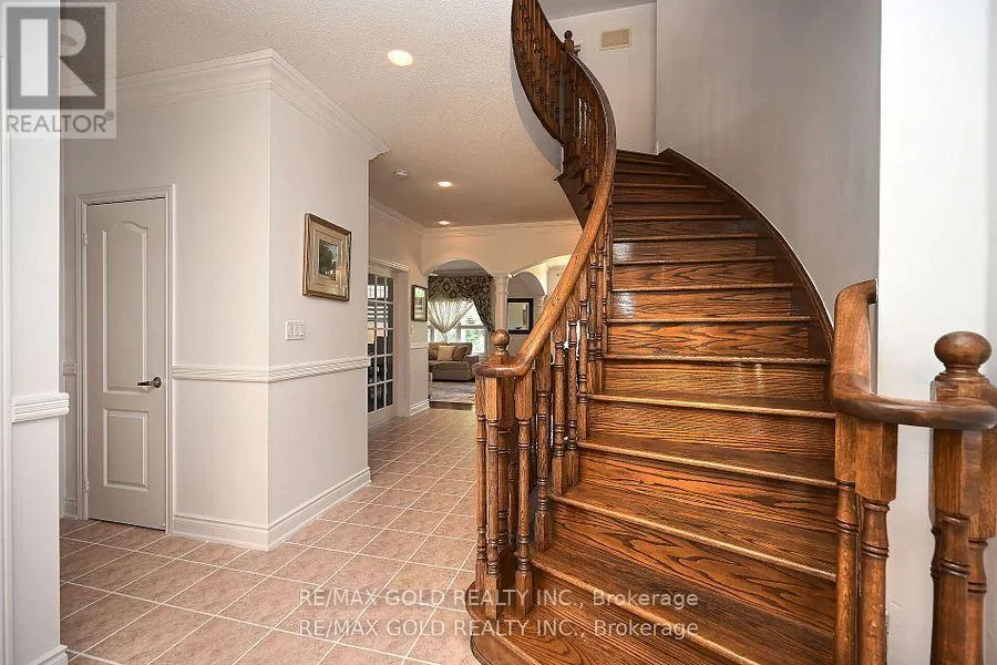 42 LOUVAIN DRIVE
