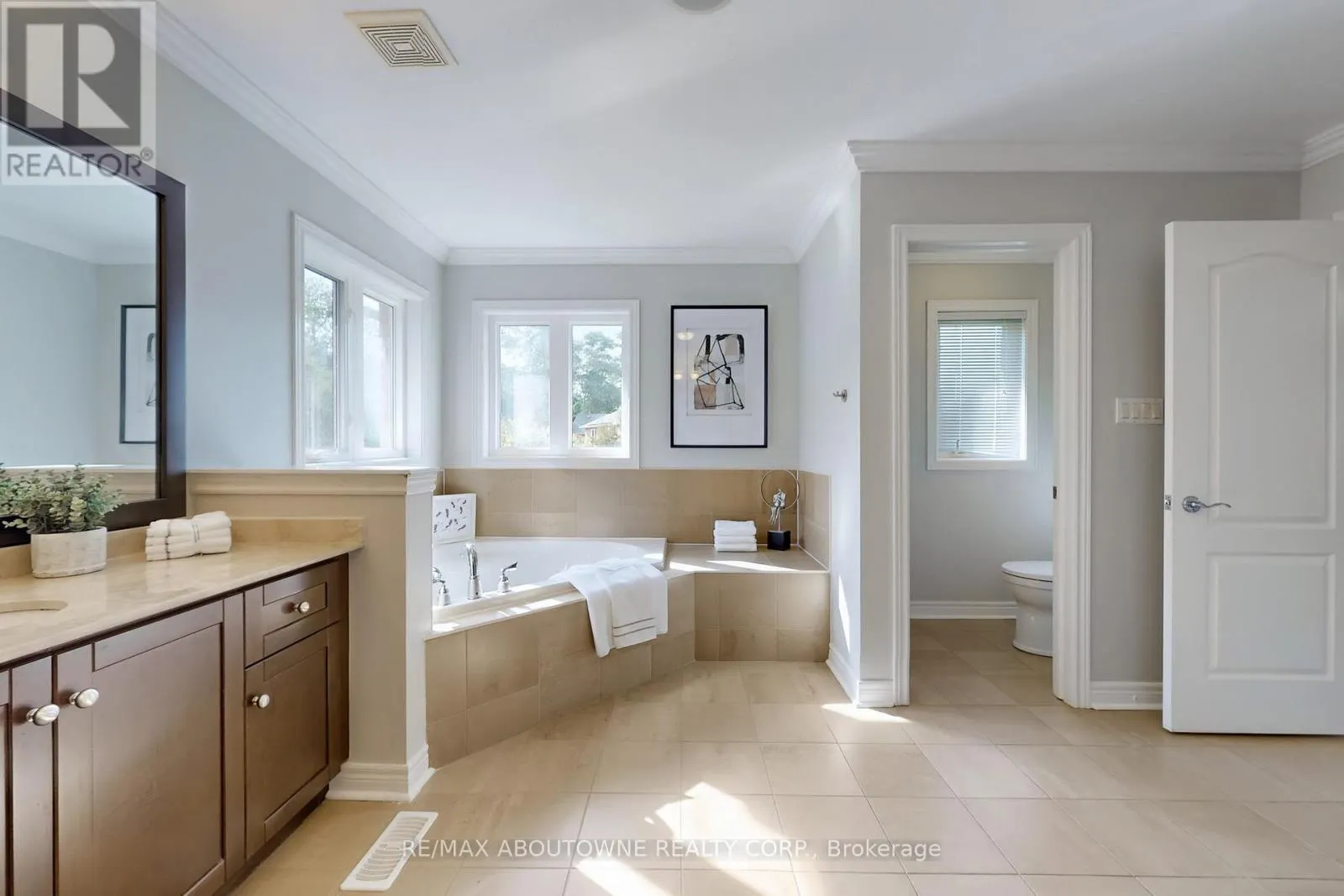 3374 FOX RUN CIRCLE
