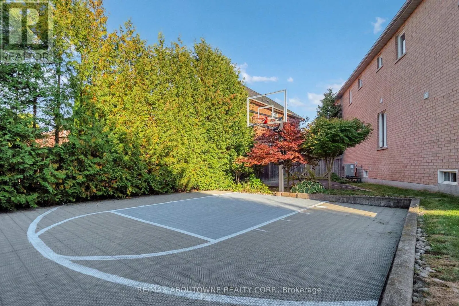3374 FOX RUN CIRCLE