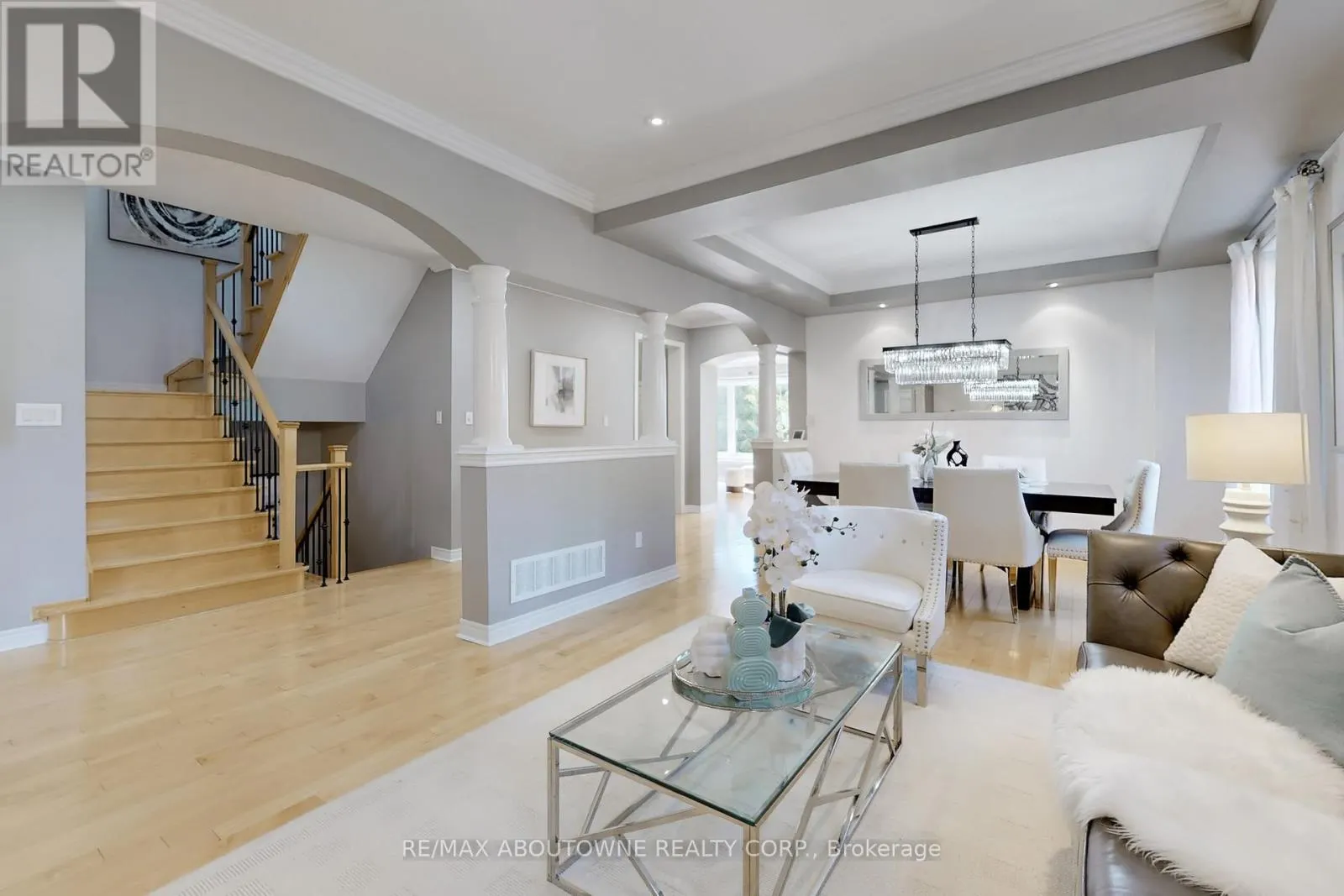 3374 FOX RUN CIRCLE