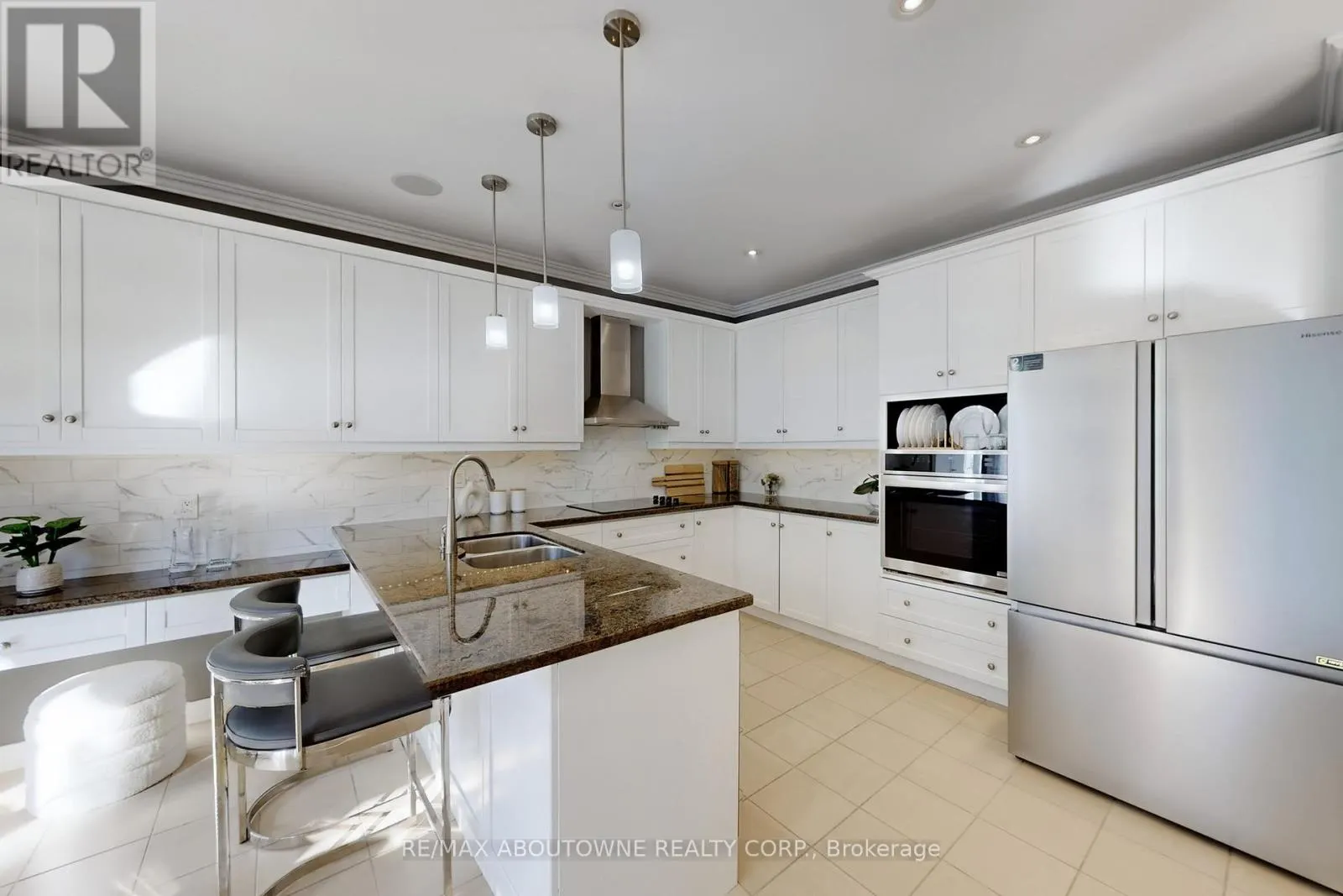 3374 FOX RUN CIRCLE