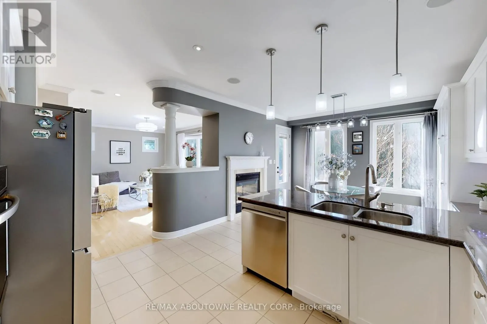 3374 FOX RUN CIRCLE