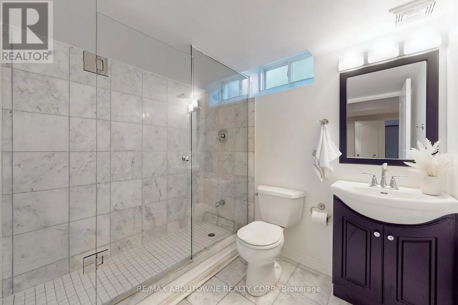3374 FOX RUN CIRCLE