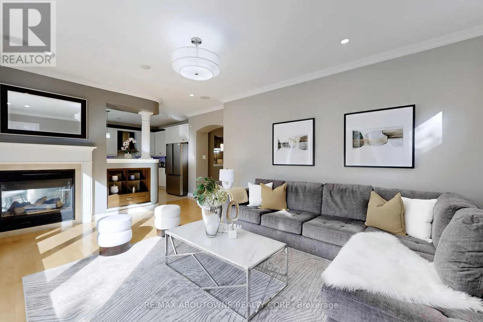 3374 FOX RUN CIRCLE