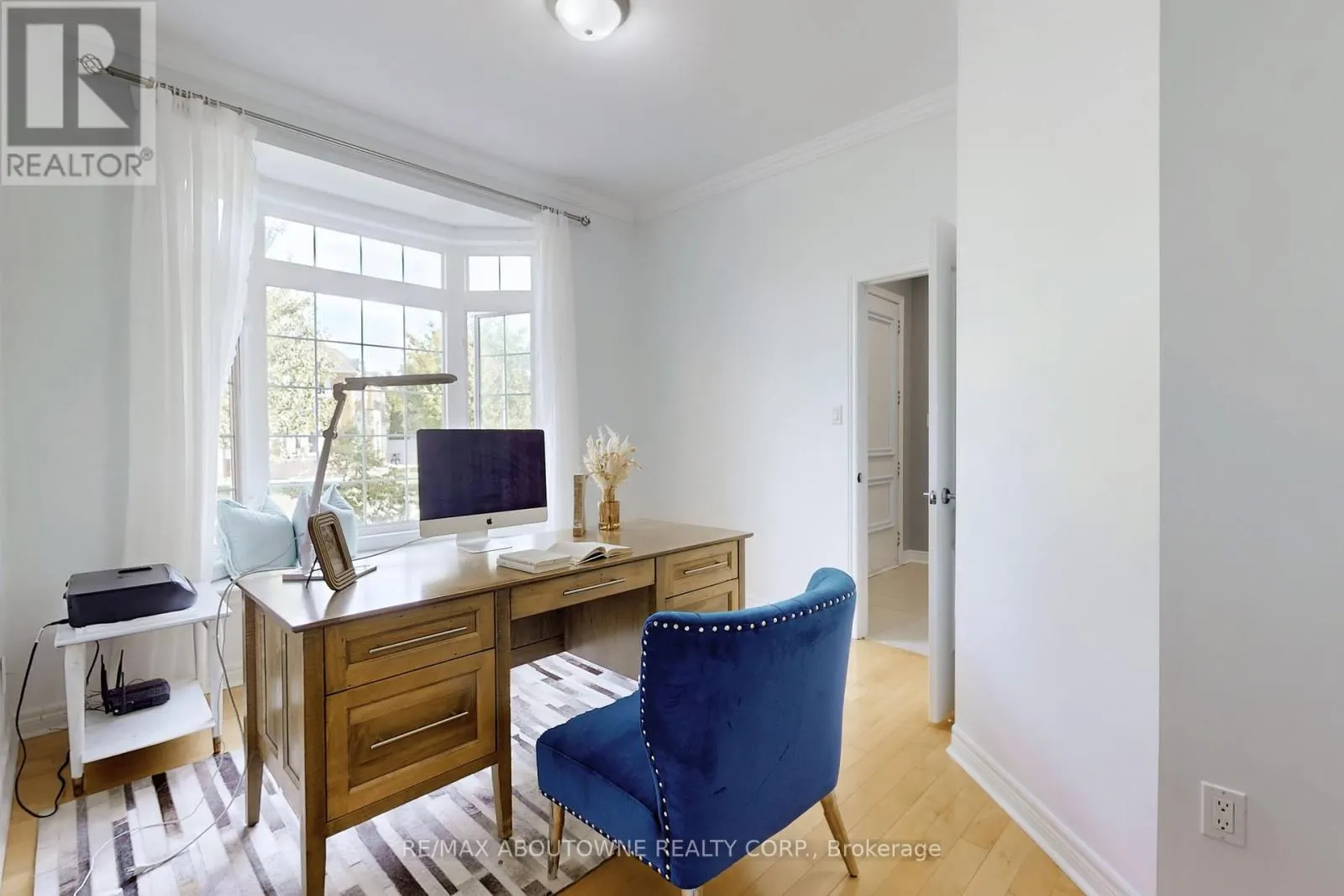 3374 FOX RUN CIRCLE