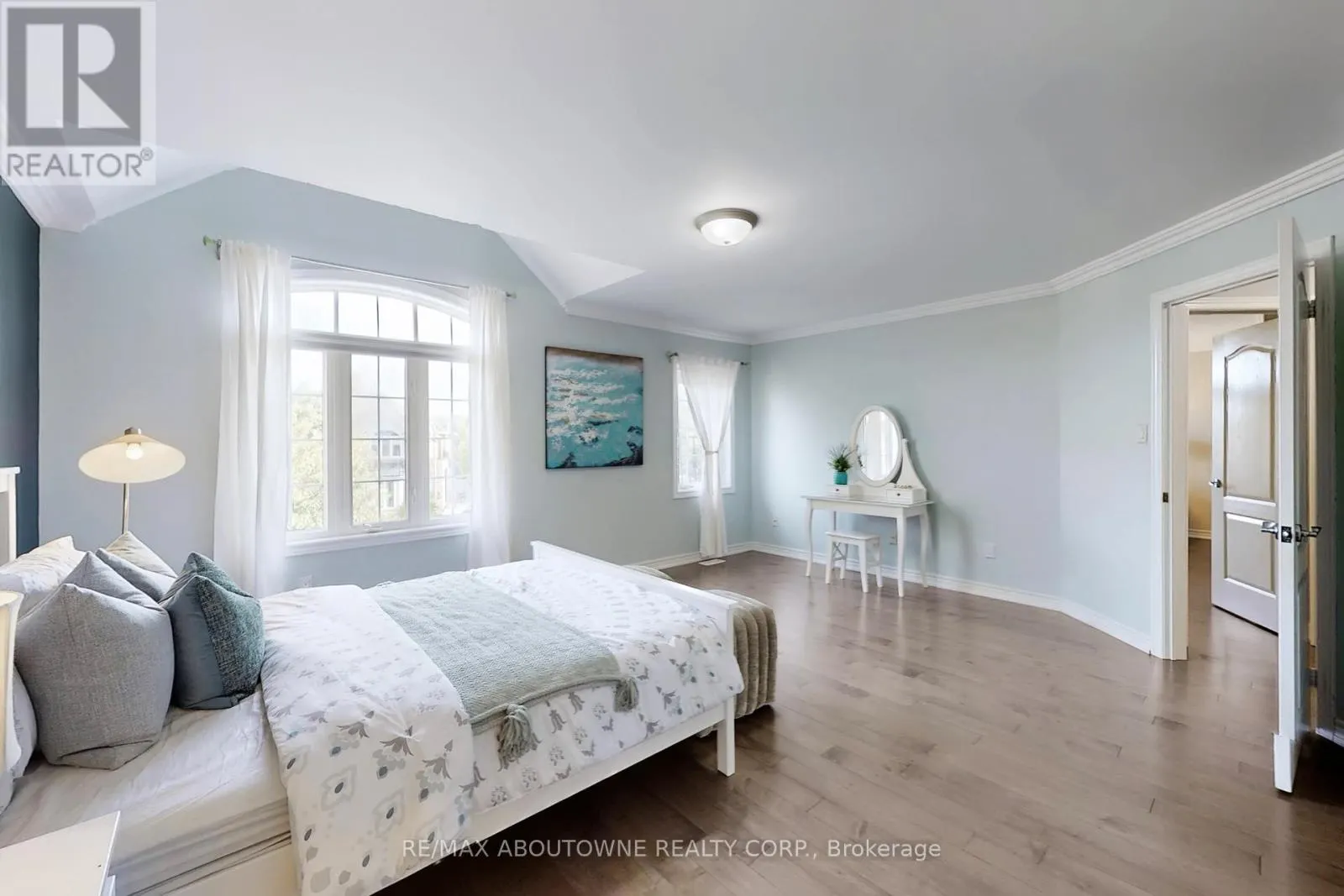 3374 FOX RUN CIRCLE
