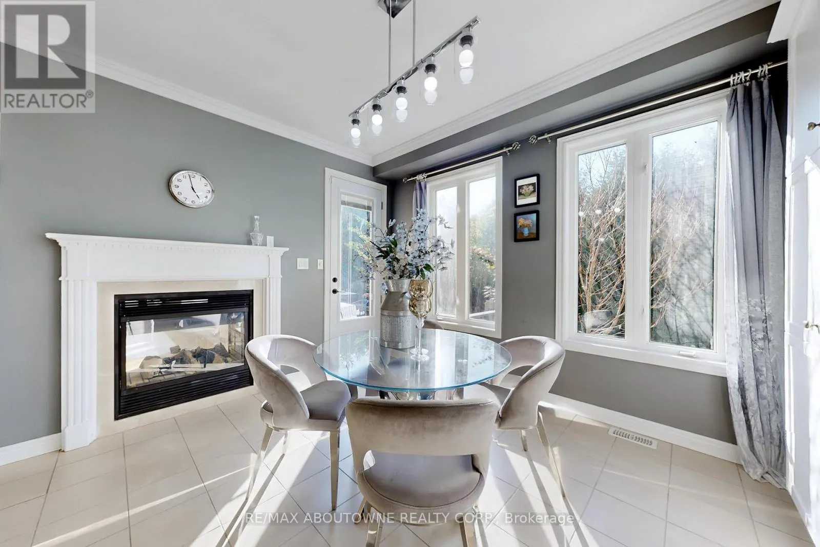 3374 FOX RUN CIRCLE