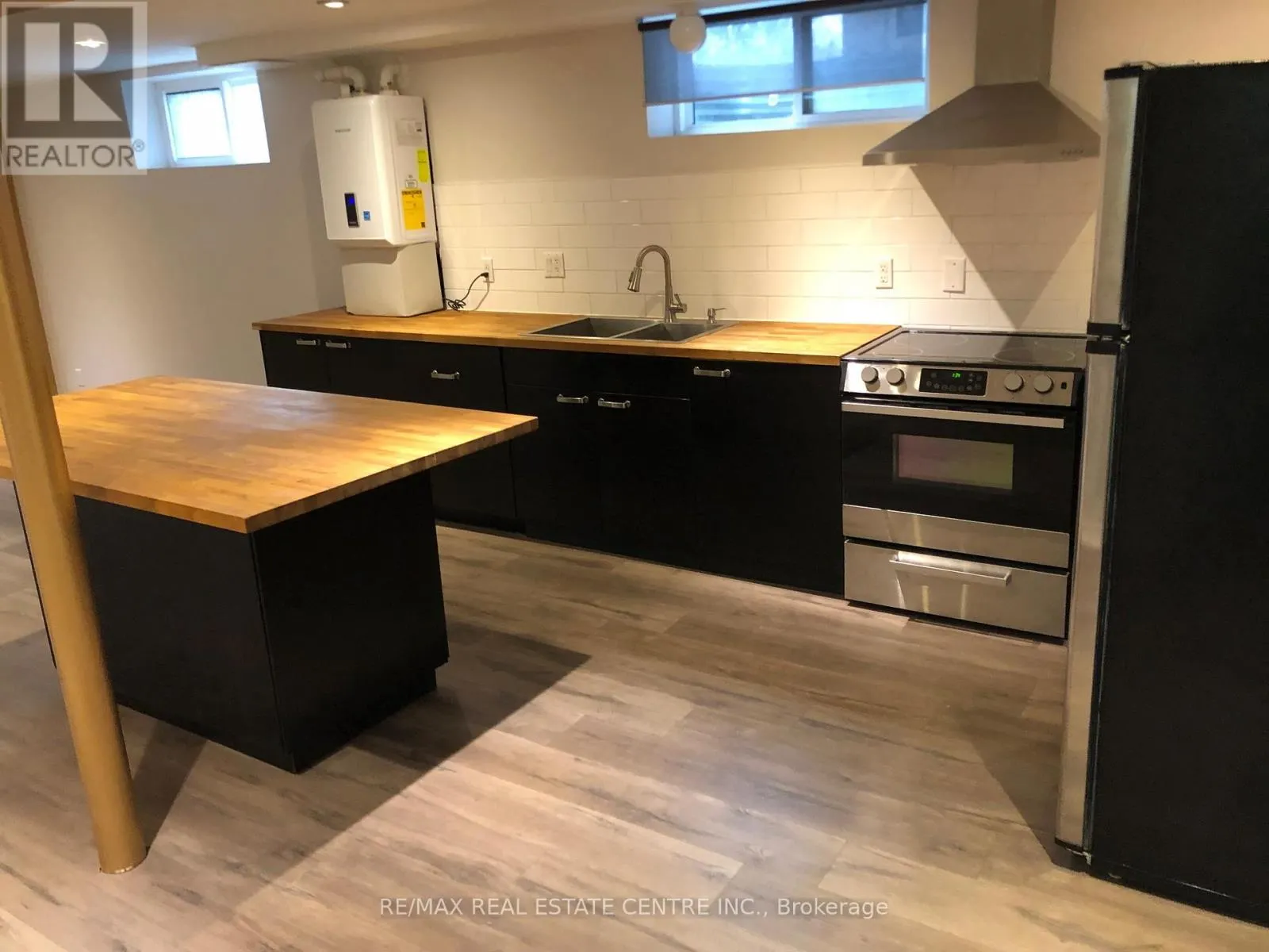 378 LAKESHORE ROAD W