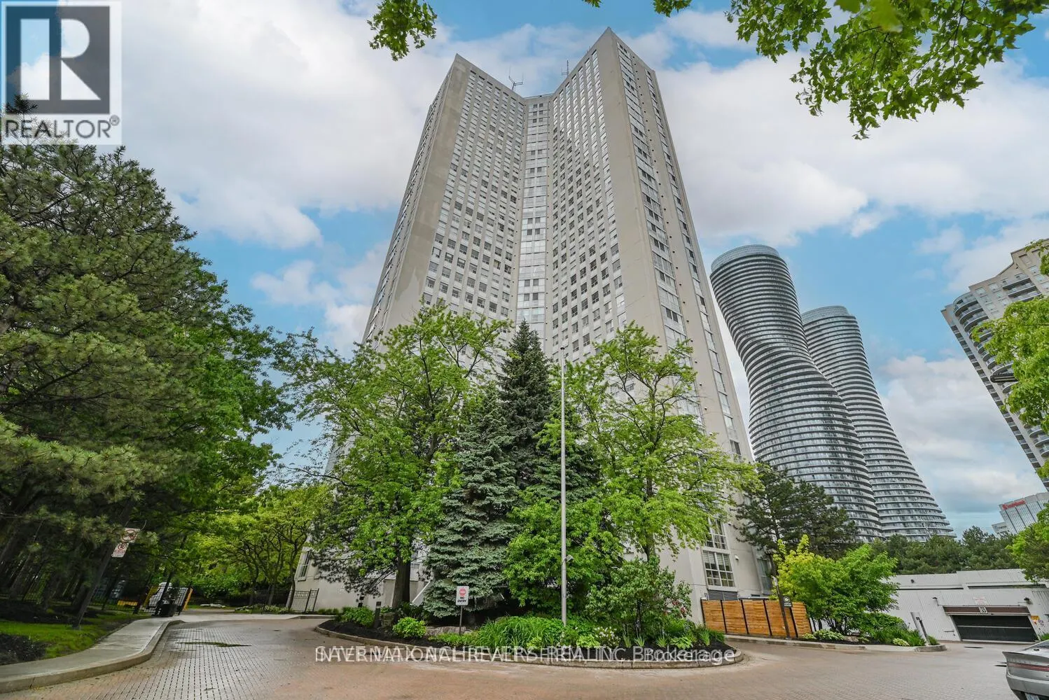 PH02 - 3650 KANEFF CRESCENT