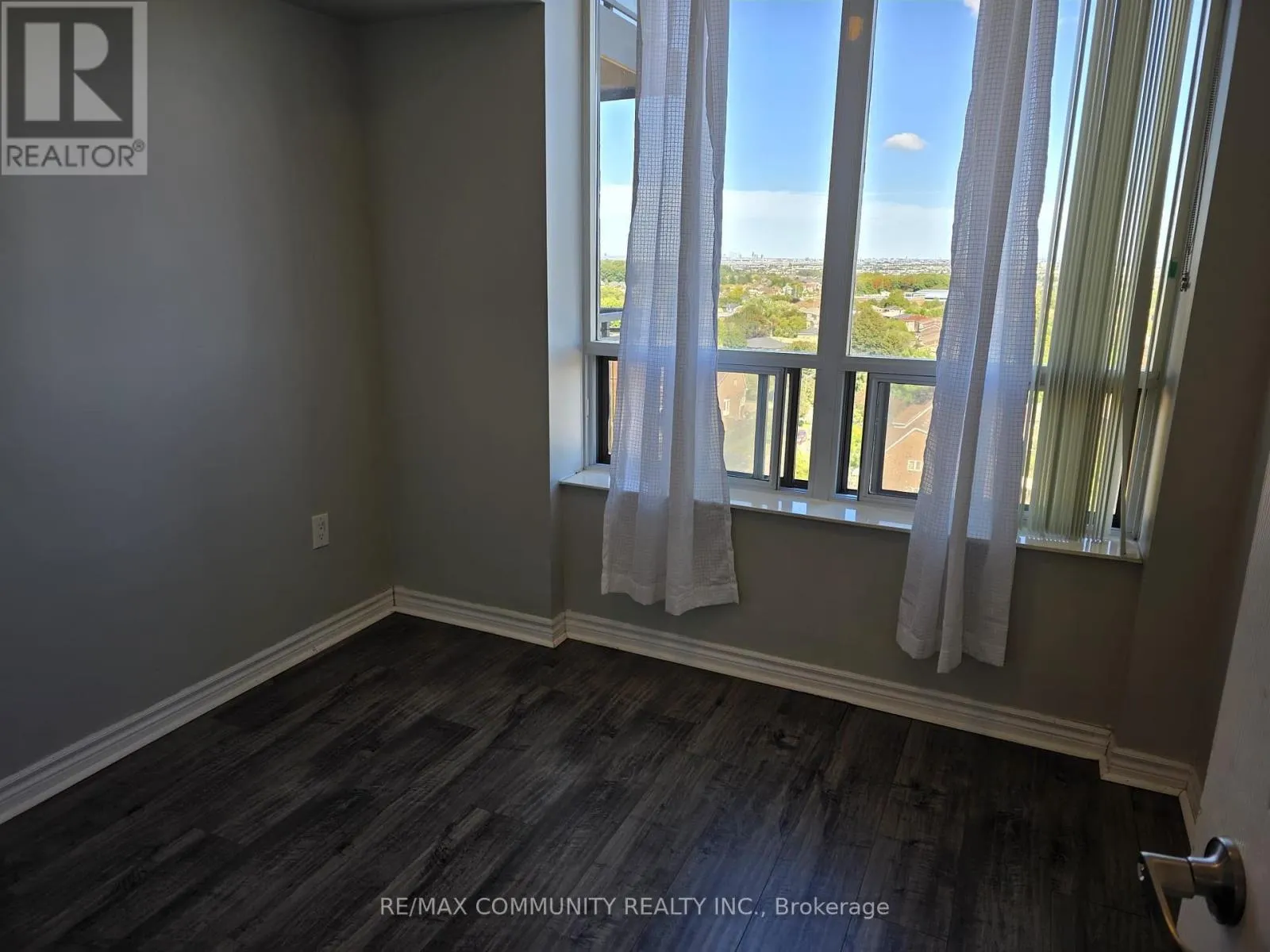 1015 - 55 STRATHAVEN DRIVE