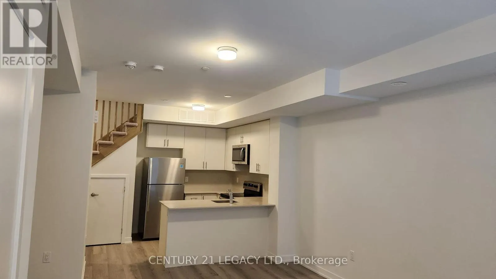 11 - 3415 RIDGEWAY DRIVE
