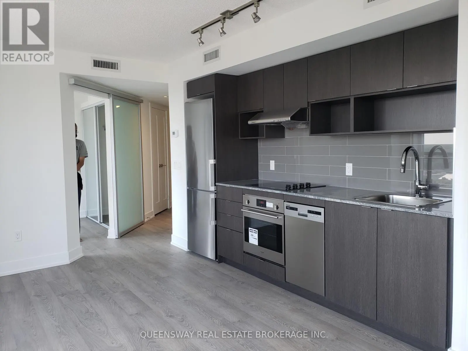 UNIT #1504 - 7 MABELLE AVENUE