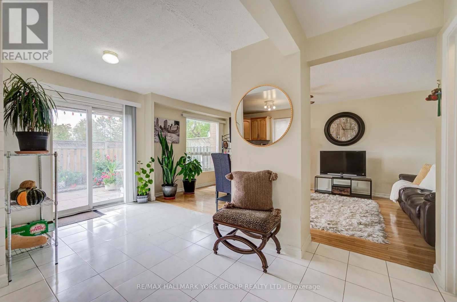 9 BUR OAK WAY