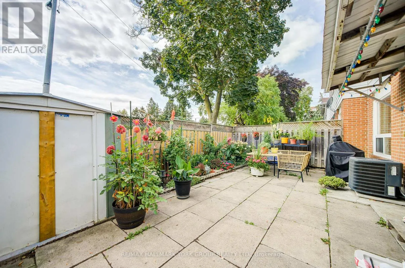 9 BUR OAK WAY