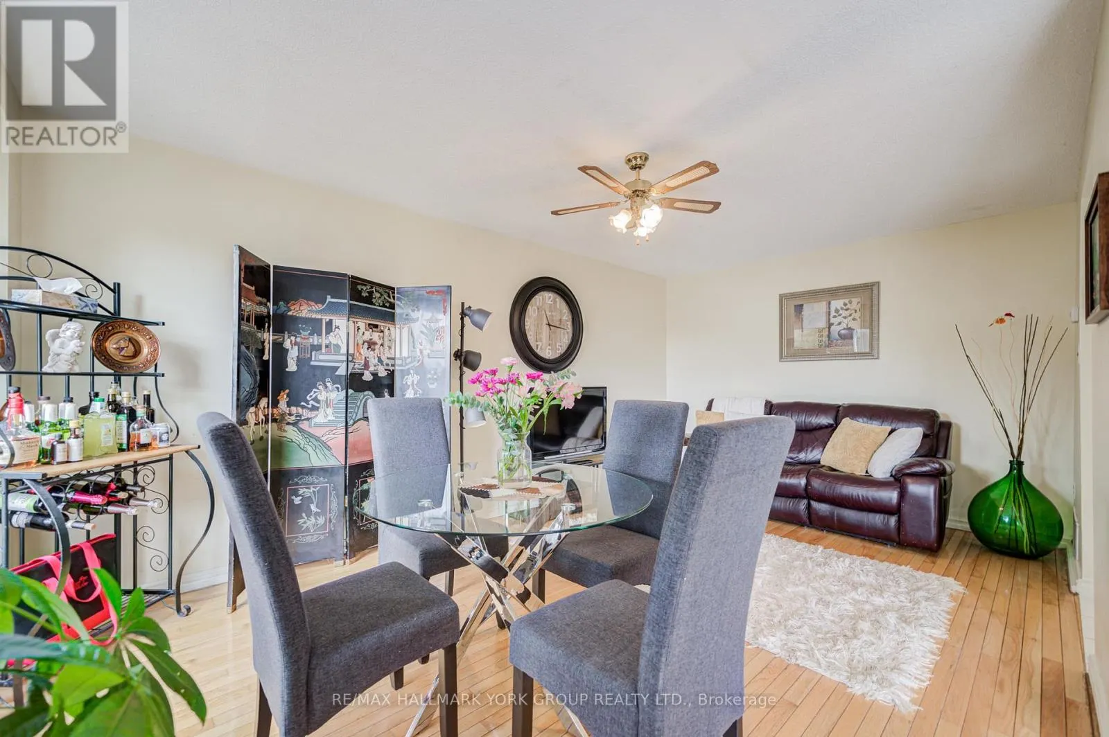 9 BUR OAK WAY