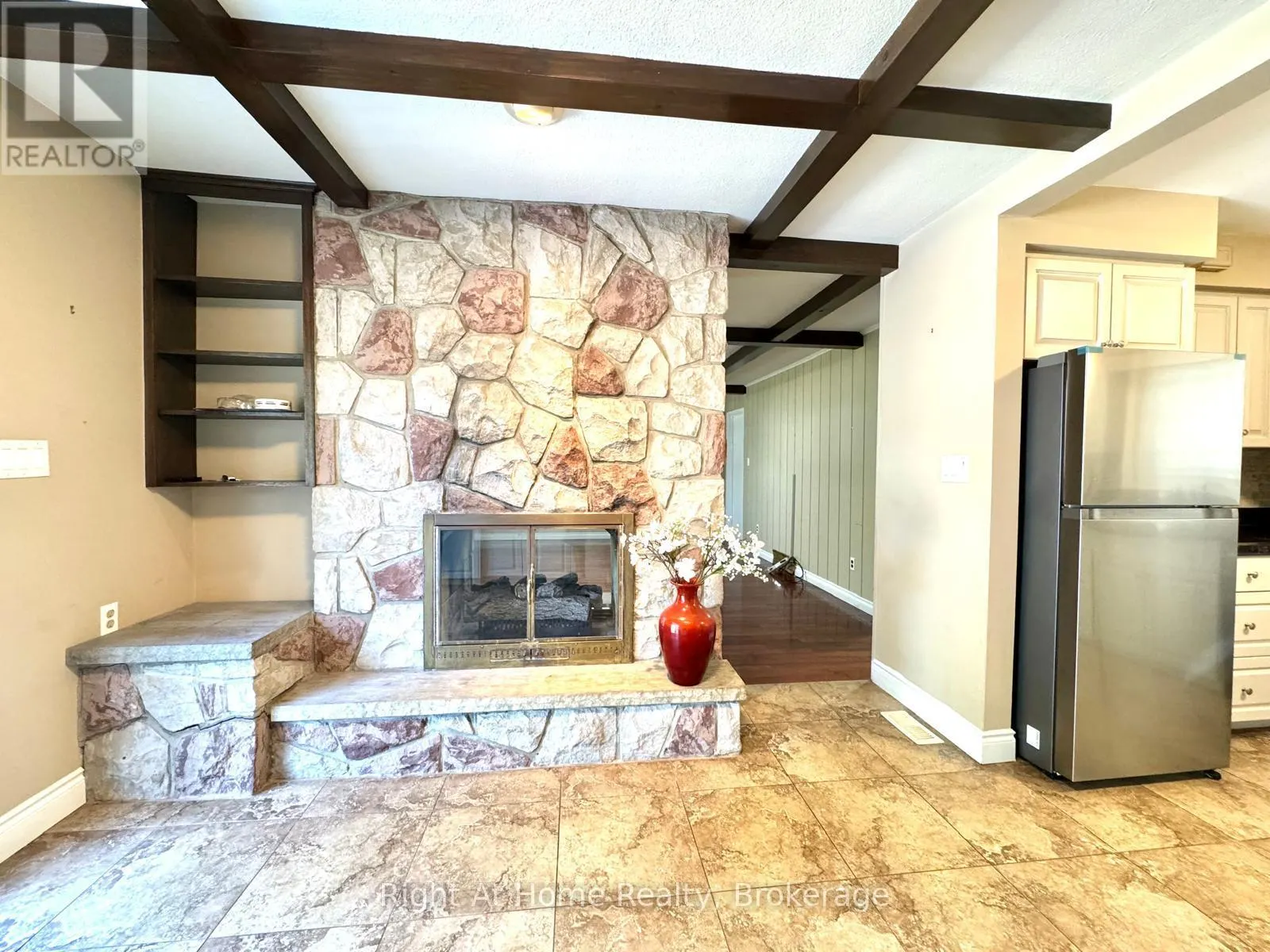 4054 APPLE VALLEY LANE