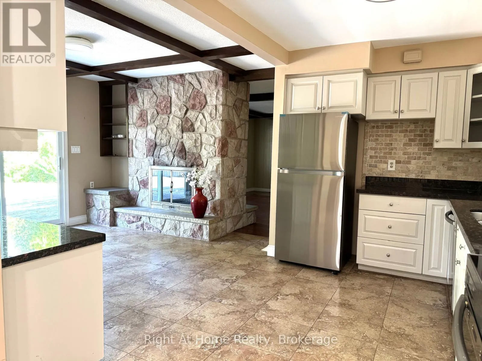4054 APPLE VALLEY LANE