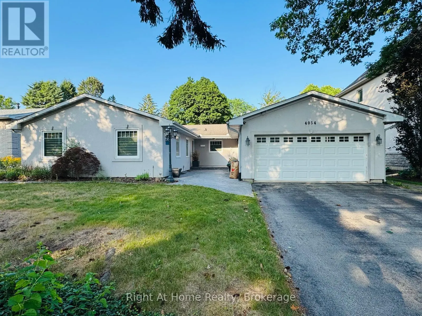 4054 APPLE VALLEY LANE