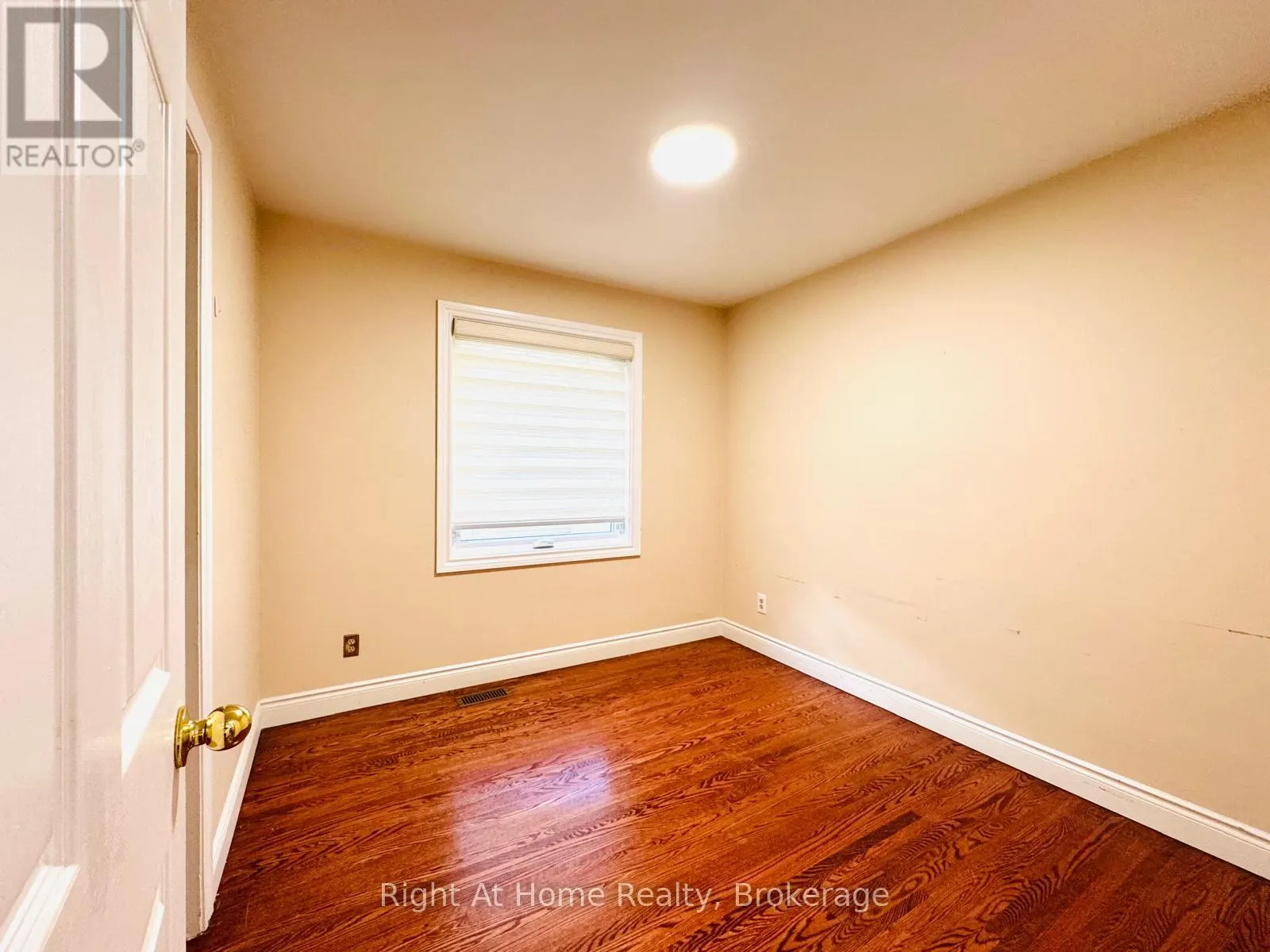 4054 APPLE VALLEY LANE