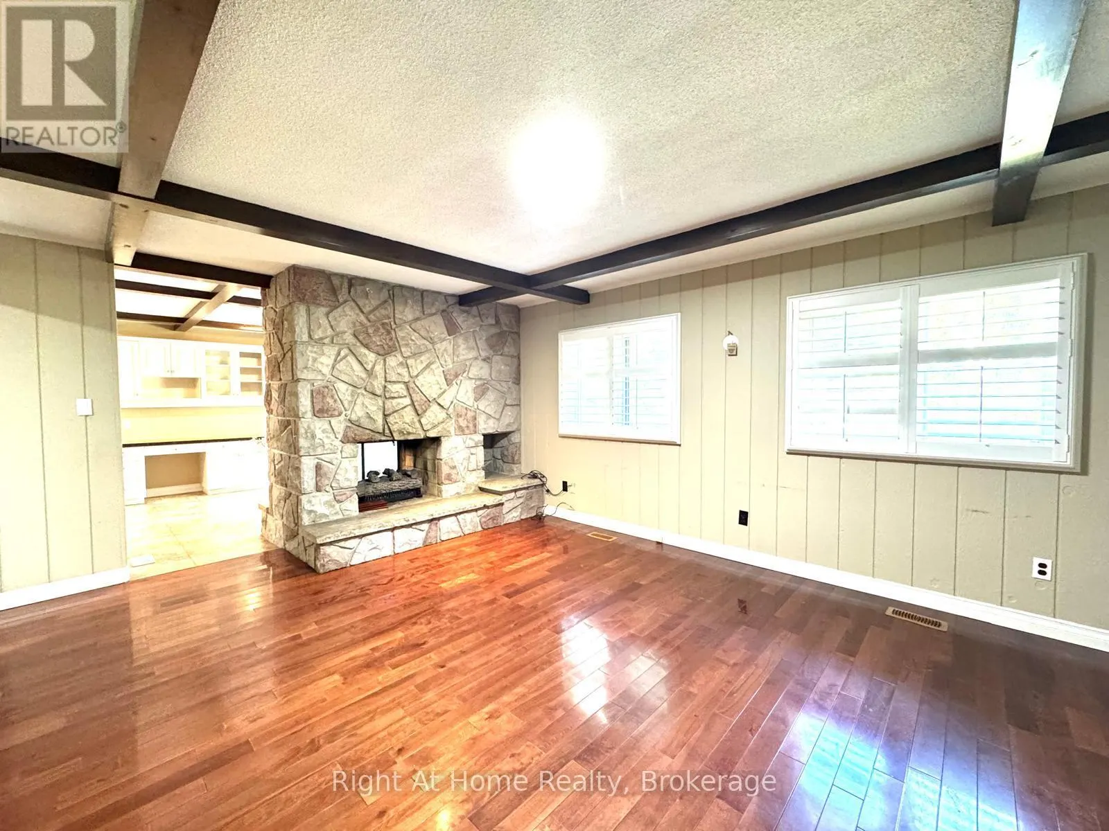 4054 APPLE VALLEY LANE