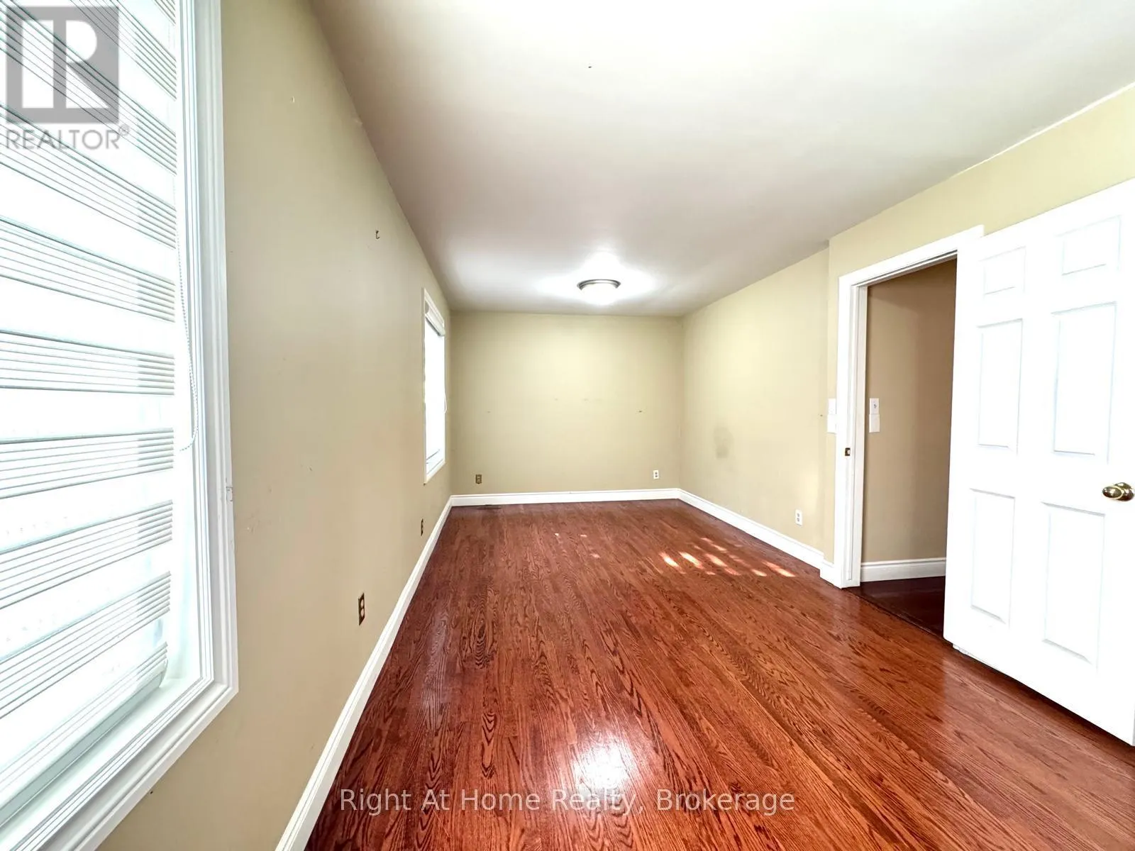 4054 APPLE VALLEY LANE