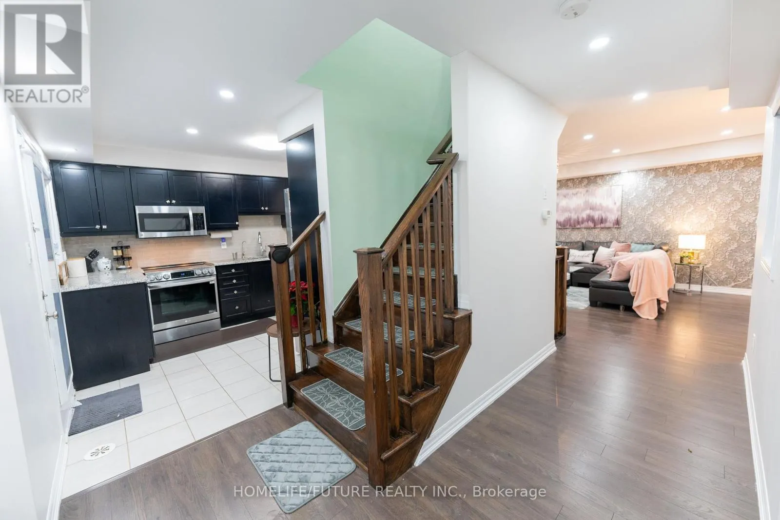 275 ELLEN DAVIDSON DRIVE