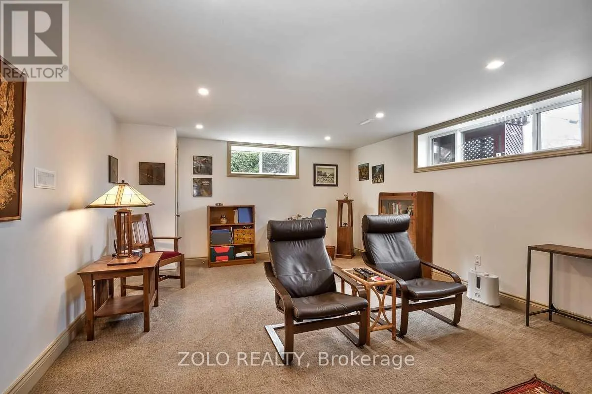 2339 REDFERN ROAD N