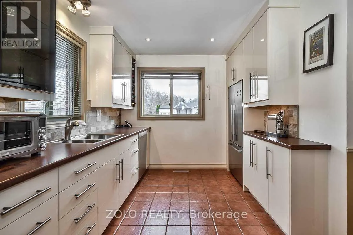 2339 REDFERN ROAD N