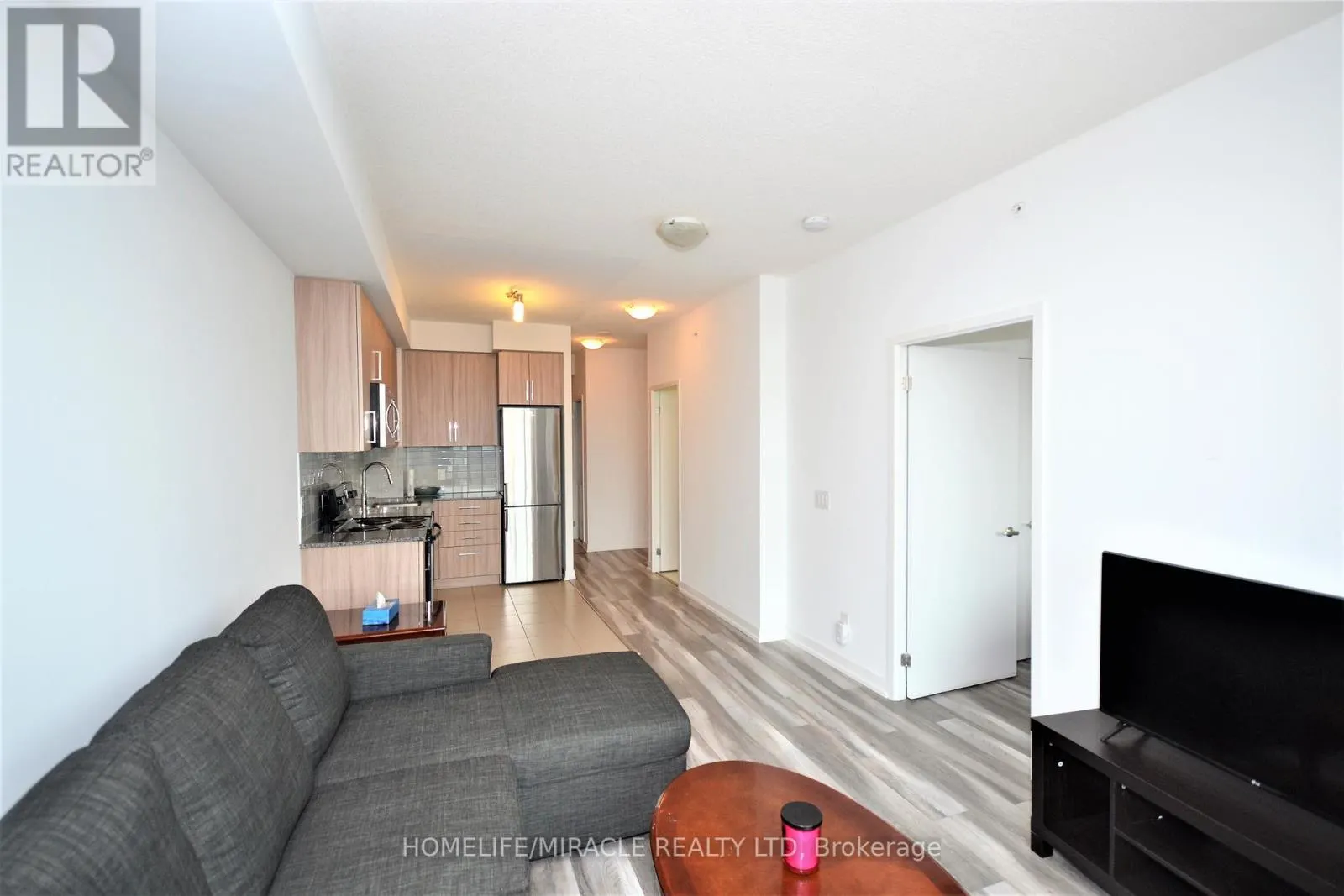 1106 - 840 QUEENS PLATE DRIVE