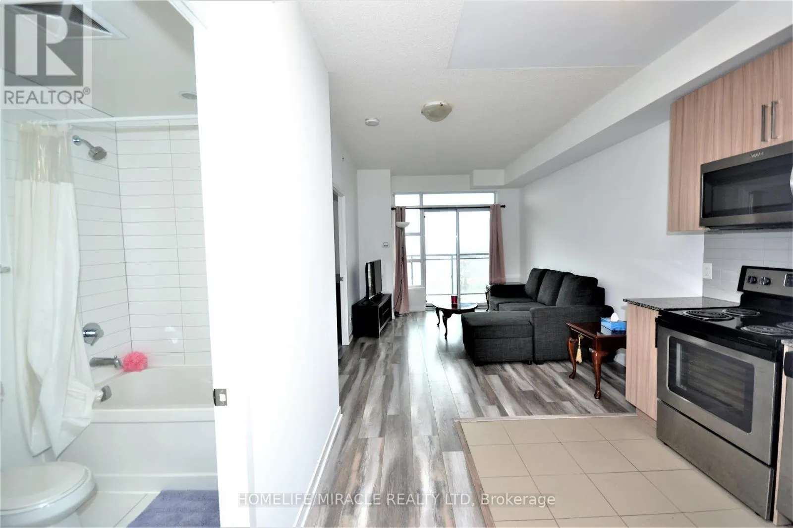 1106 - 840 QUEENS PLATE DRIVE