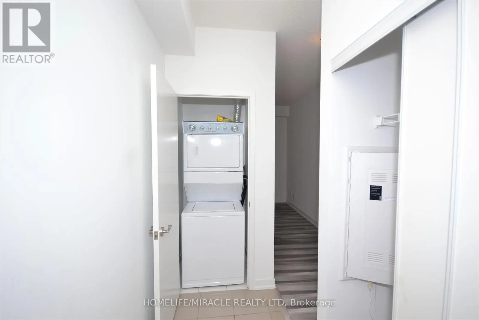 1106 - 840 QUEENS PLATE DRIVE