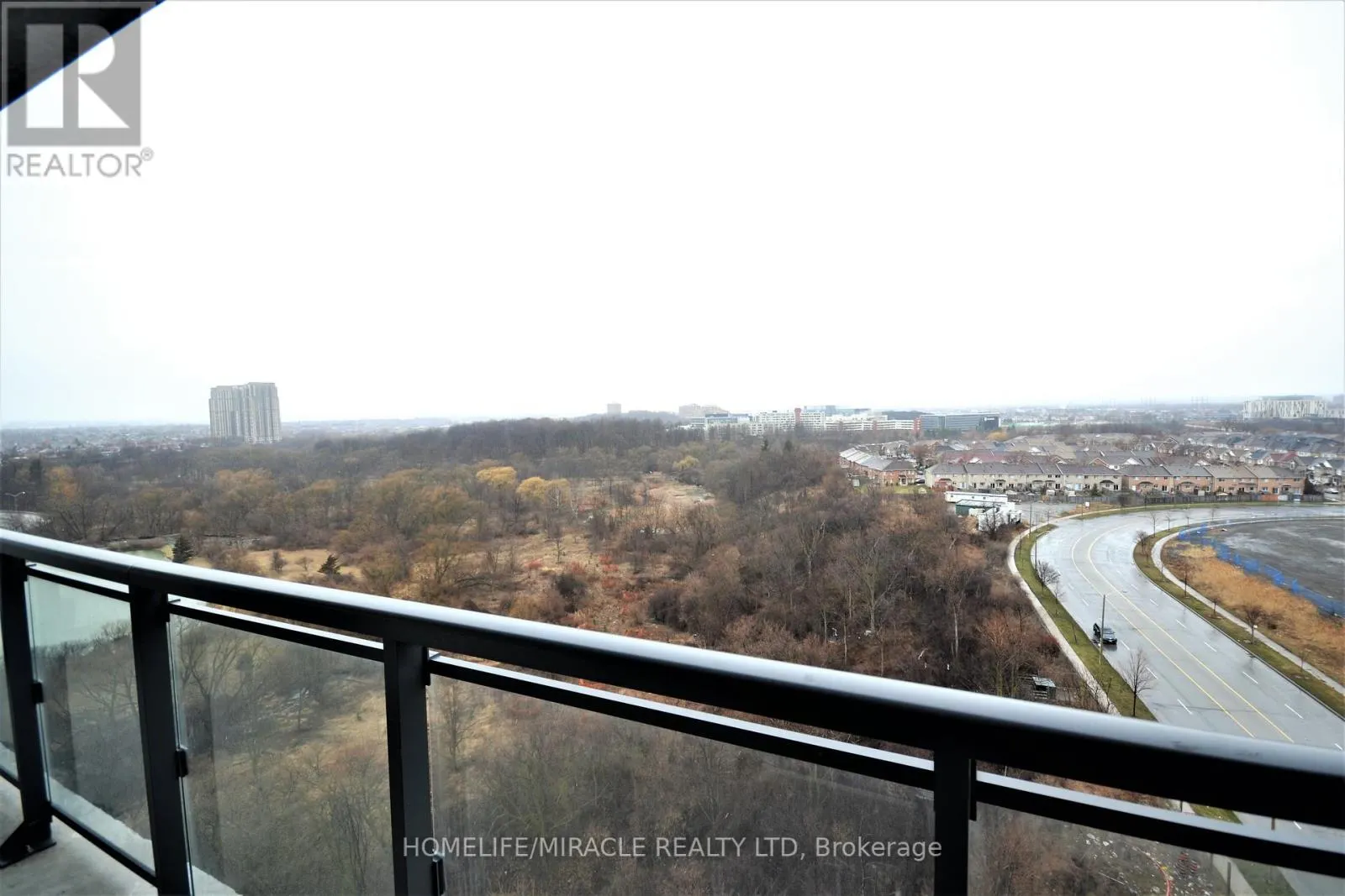 1106 - 840 QUEENS PLATE DRIVE