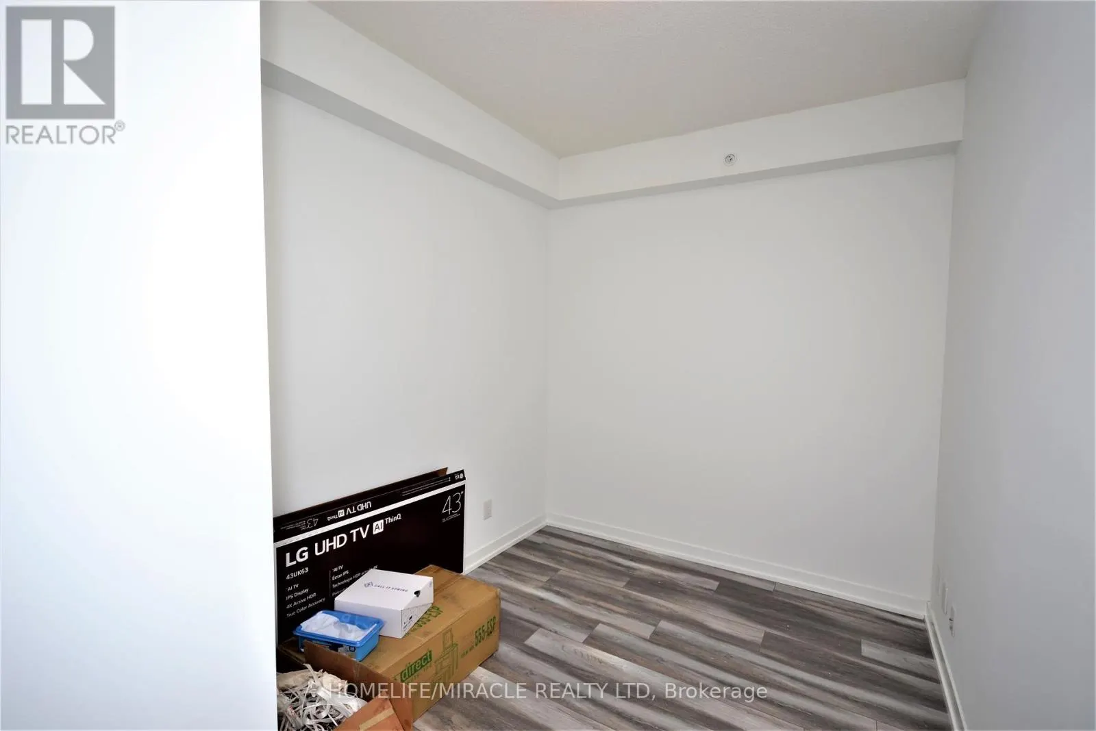 1106 - 840 QUEENS PLATE DRIVE