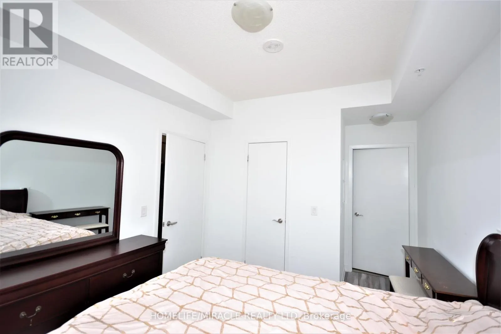 1106 - 840 QUEENS PLATE DRIVE