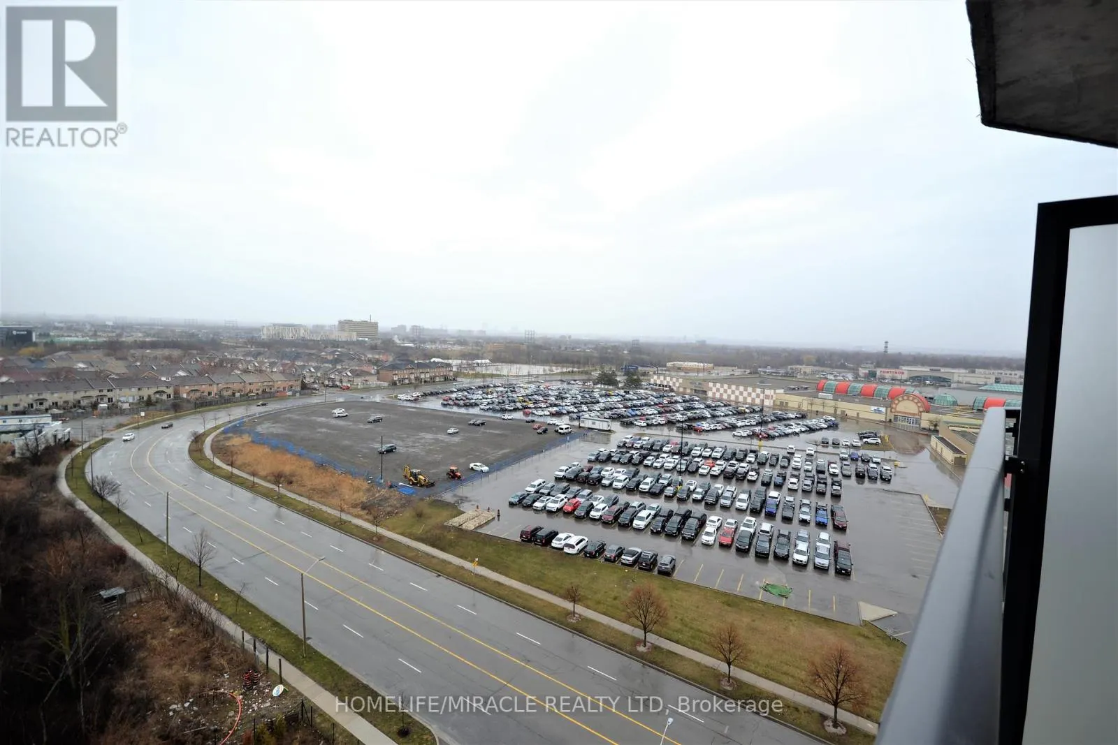 1106 - 840 QUEENS PLATE DRIVE