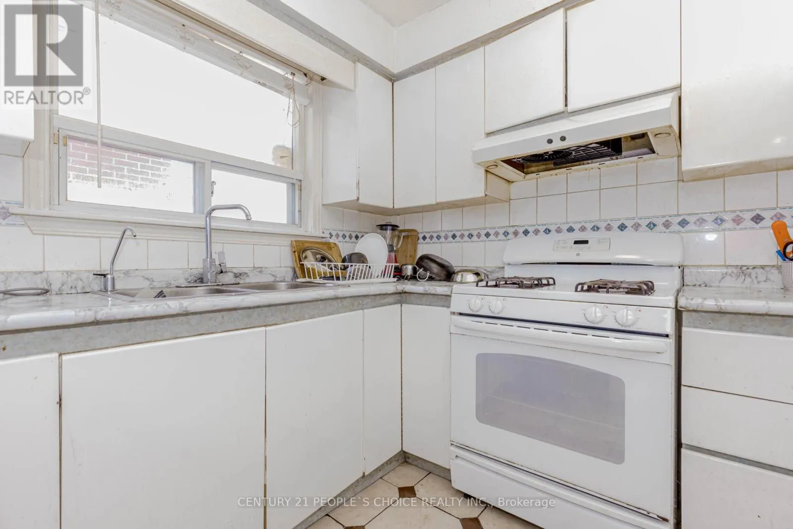 4104 BRANDON GATE