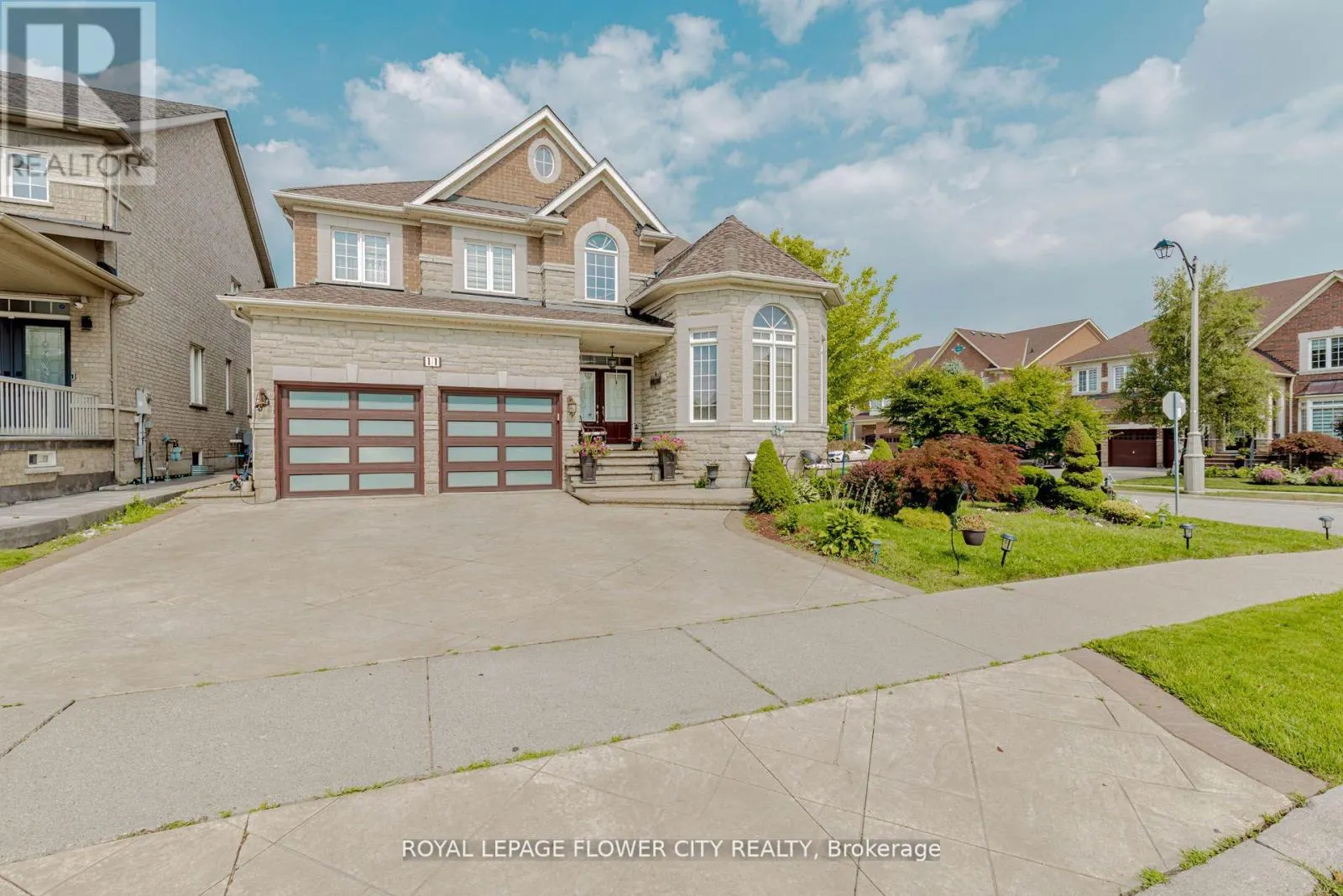 11 VINTONRIDGE DRIVE