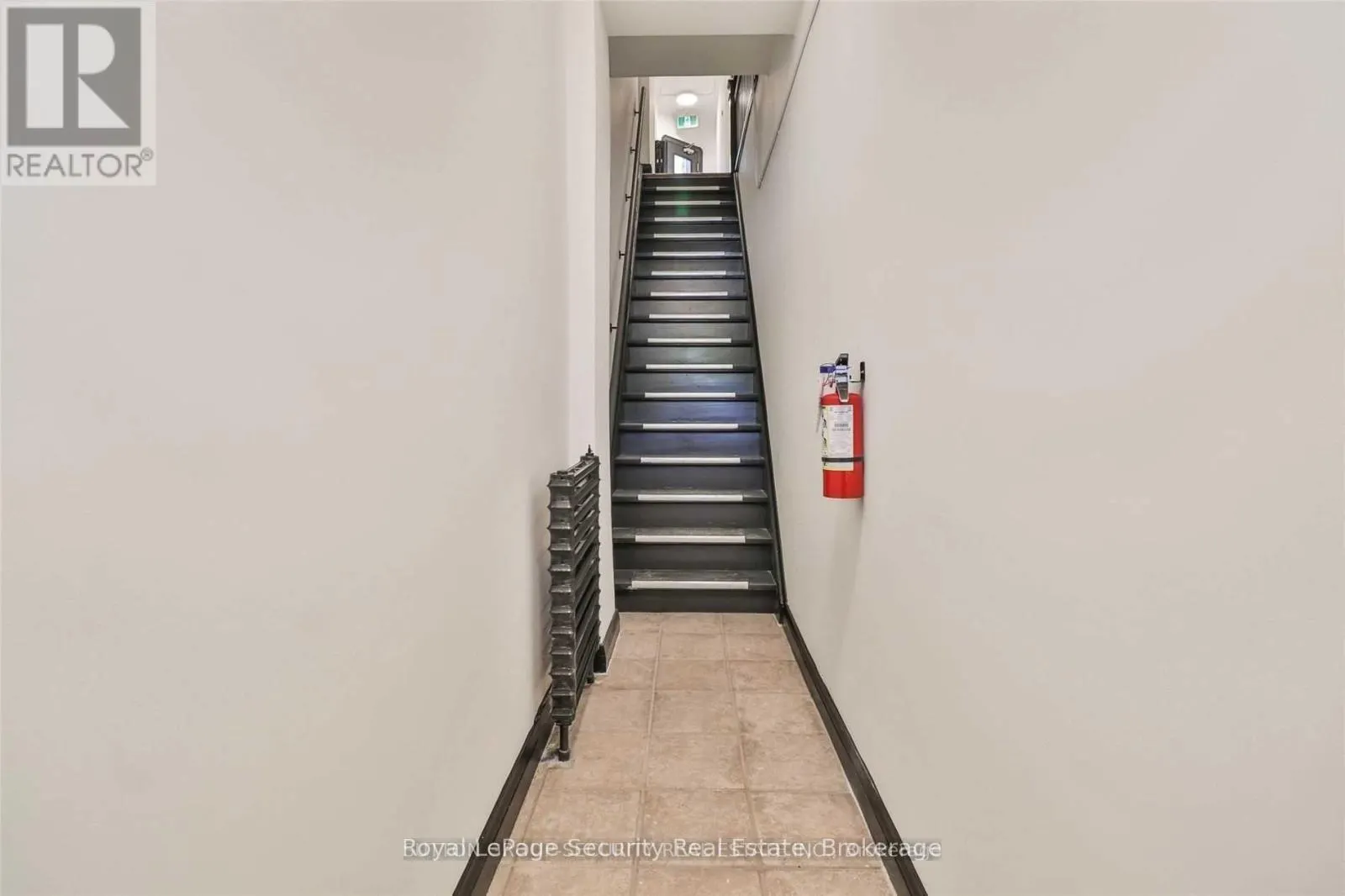 2 - 3317 LAKE SHORE BOULEVARD W