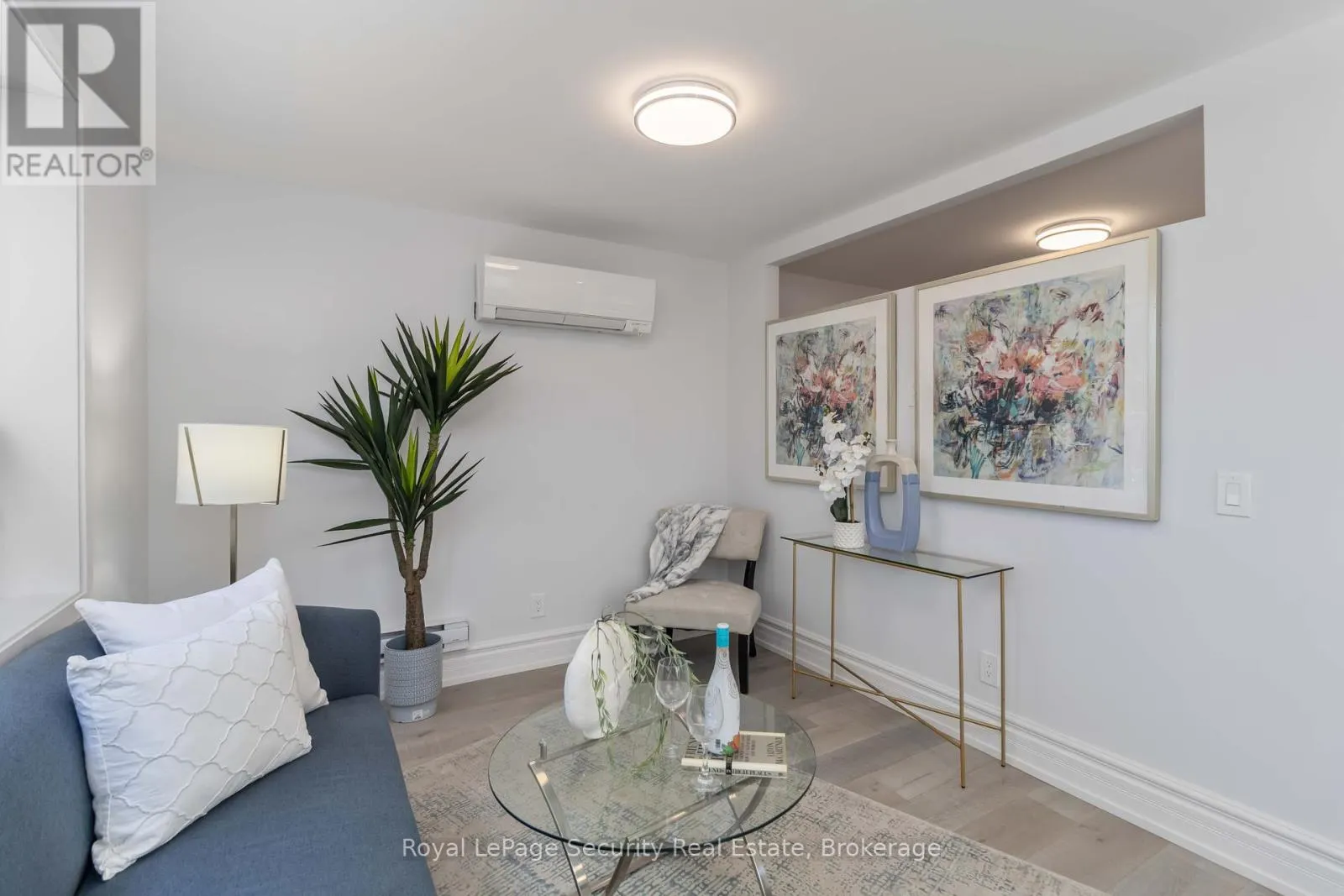 4 - 328 LAKESHORE ROAD E