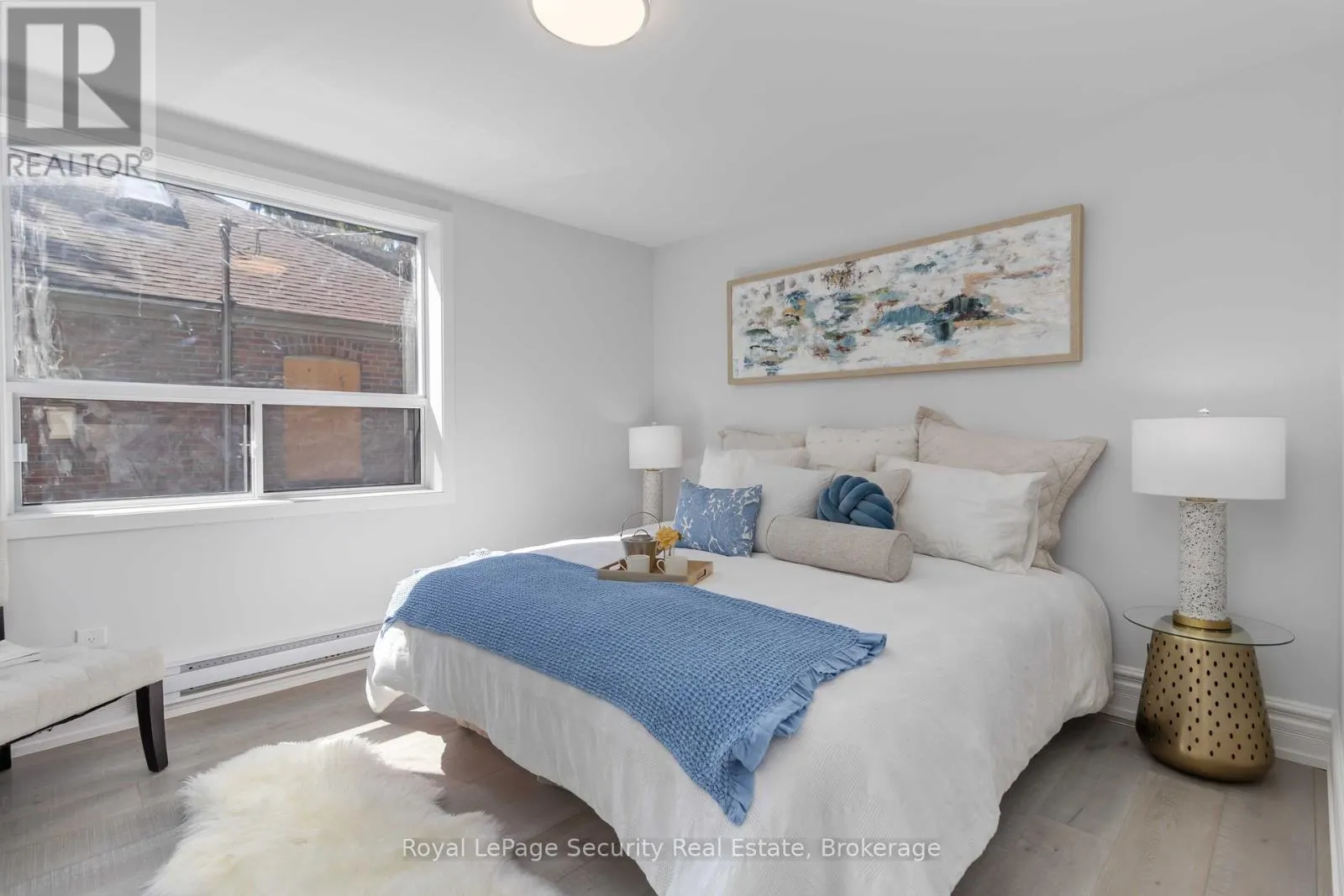 4 - 328 LAKESHORE ROAD E