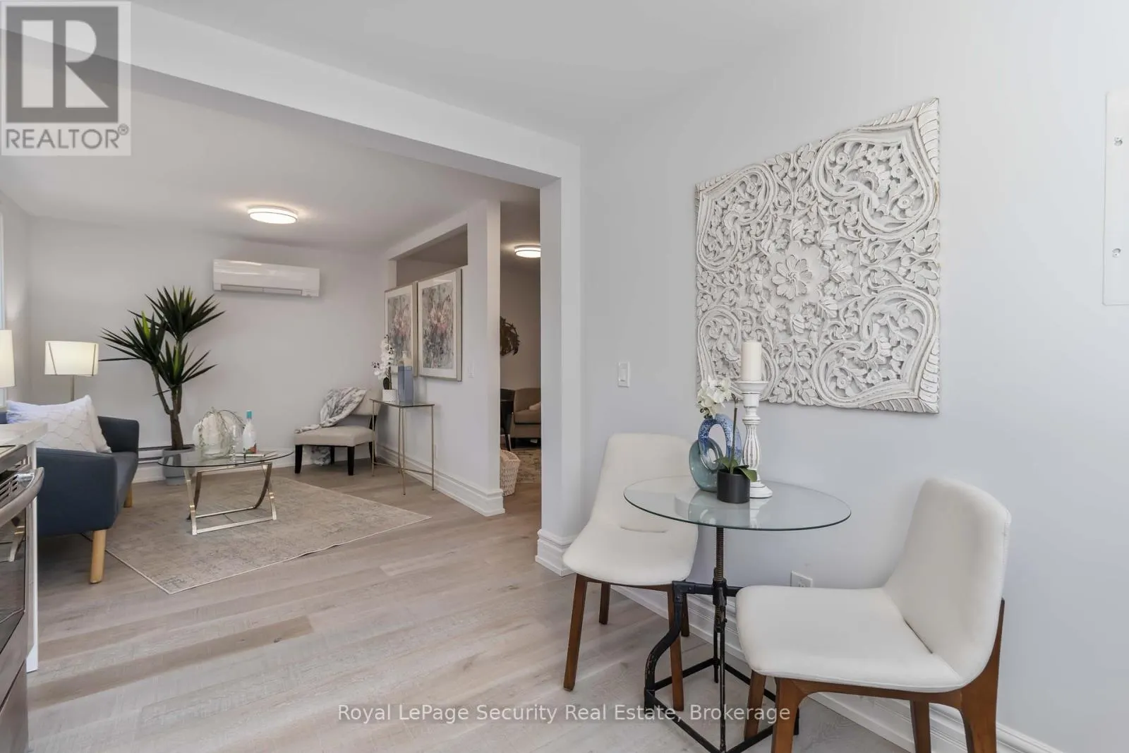 4 - 328 LAKESHORE ROAD E
