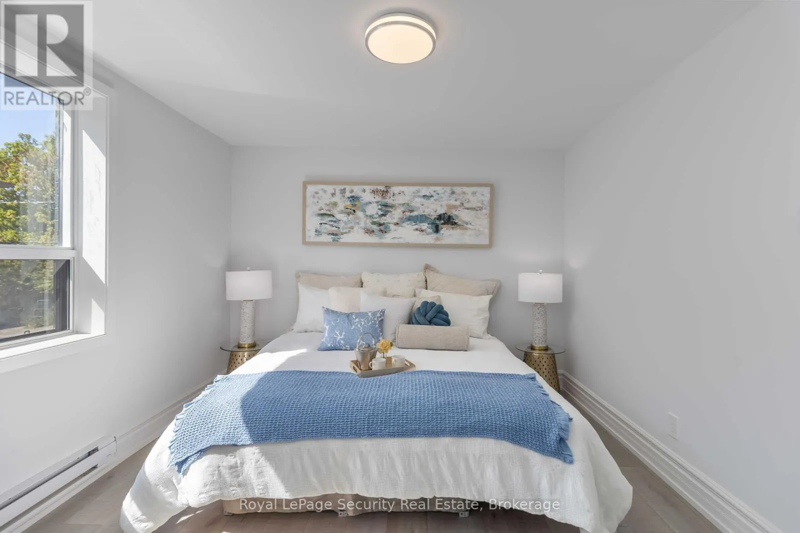 4 - 328 LAKESHORE ROAD E