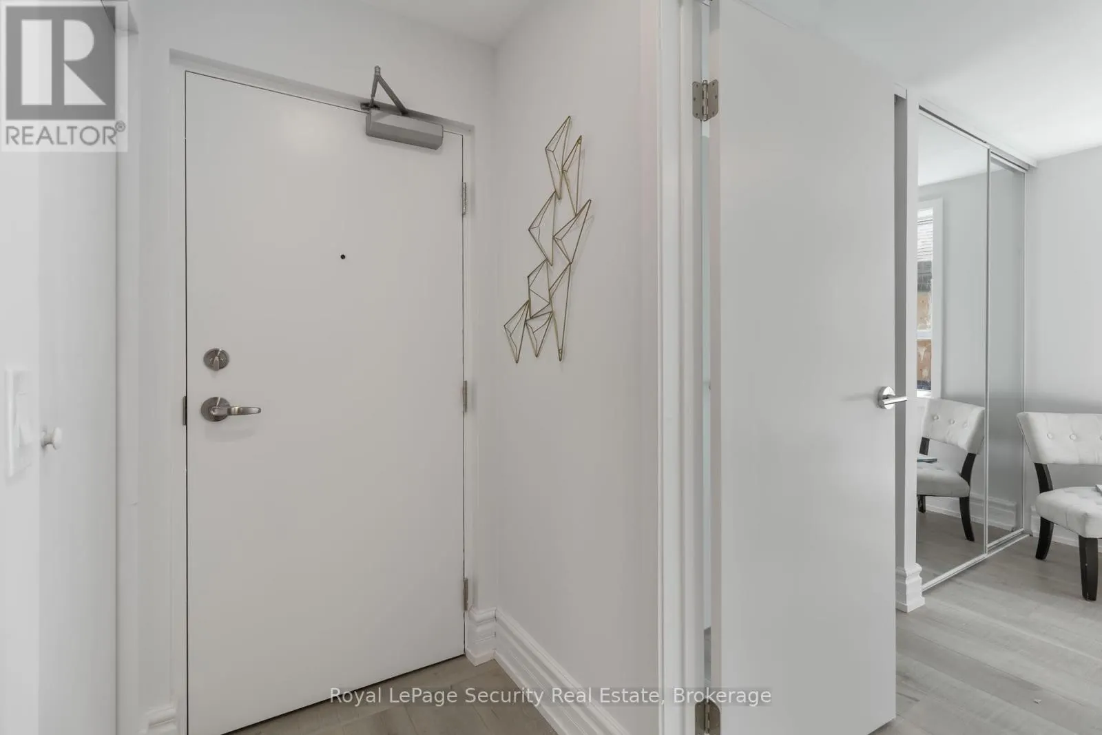 4 - 328 LAKESHORE ROAD E